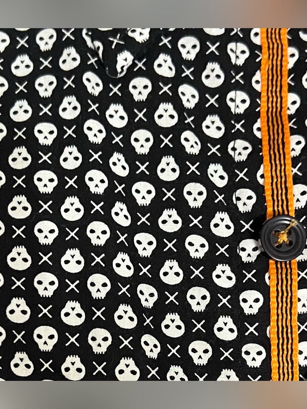 Monument Skull gothic Halloween shirt Button Down Size Small